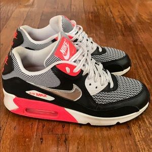 NIKE Air Max 90: BIG KIDS 5.5, WOMENS 7.5